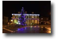 Crèche de Noël et illumination de la mairie de Carisey